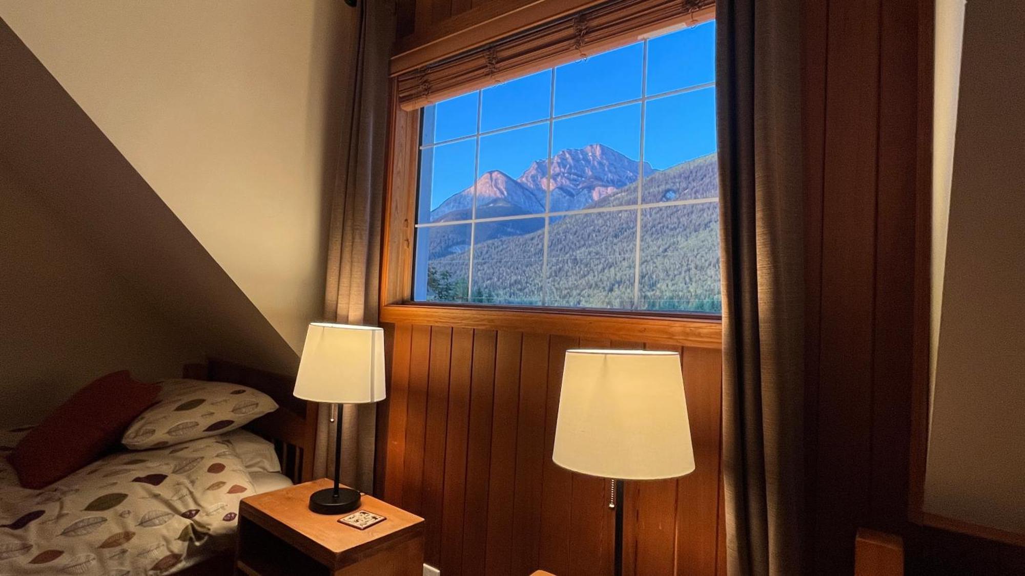 Bear Paw Lodge โกลเดน ภายนอก รูปภาพ