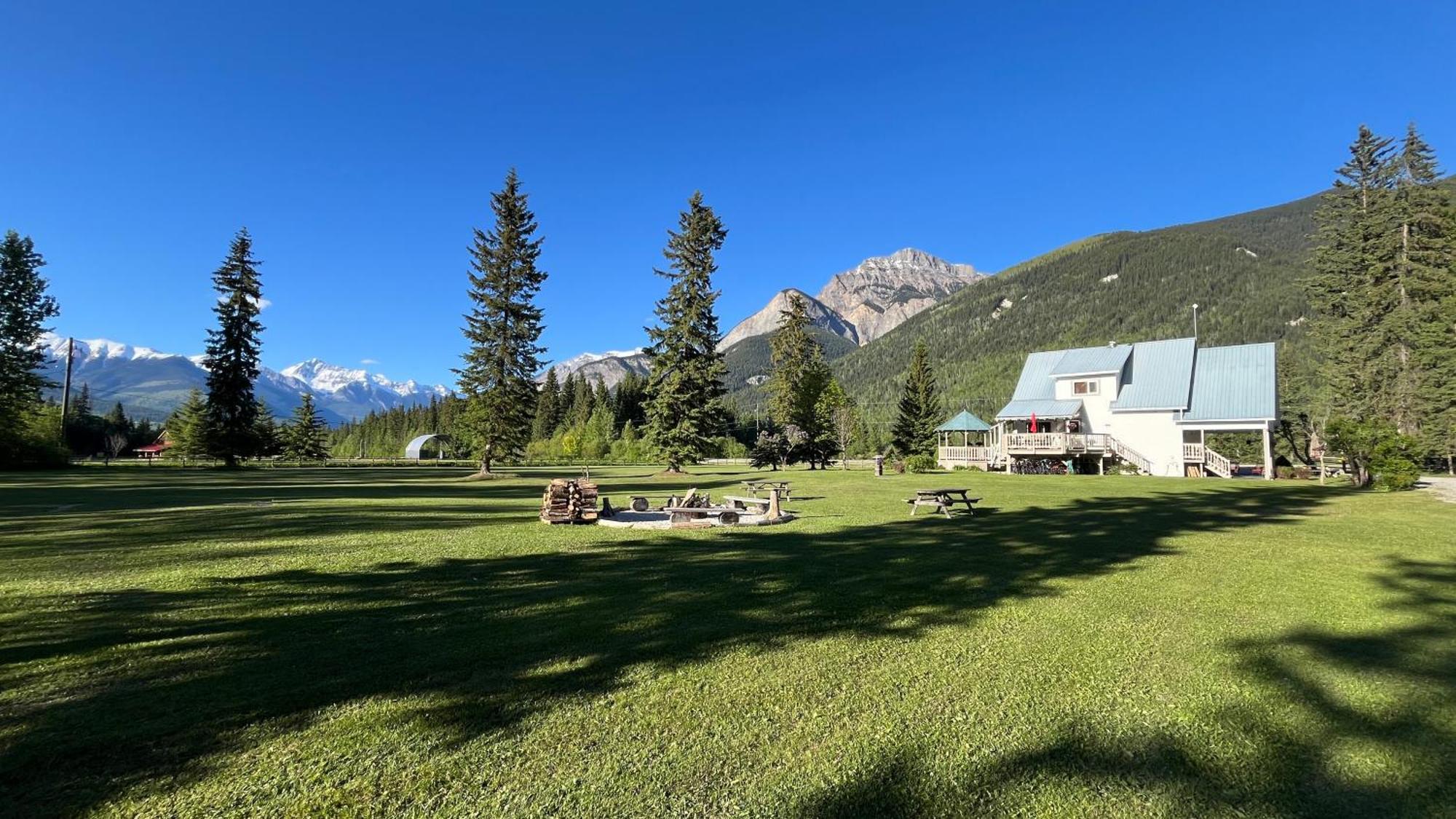 Bear Paw Lodge โกลเดน ภายนอก รูปภาพ