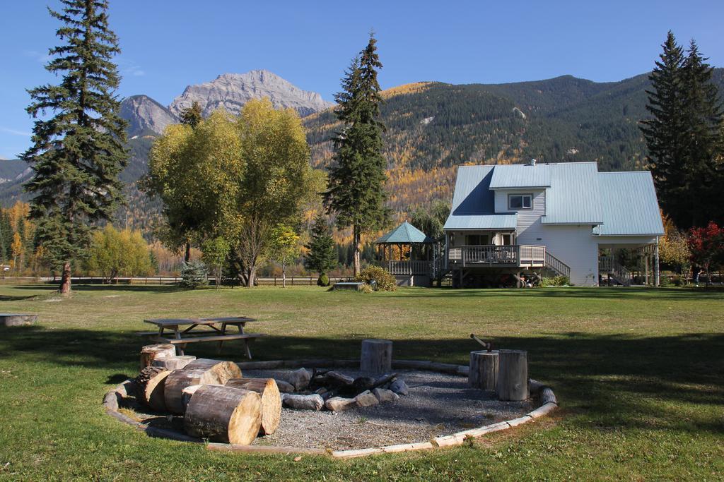 Bear Paw Lodge โกลเดน ภายนอก รูปภาพ